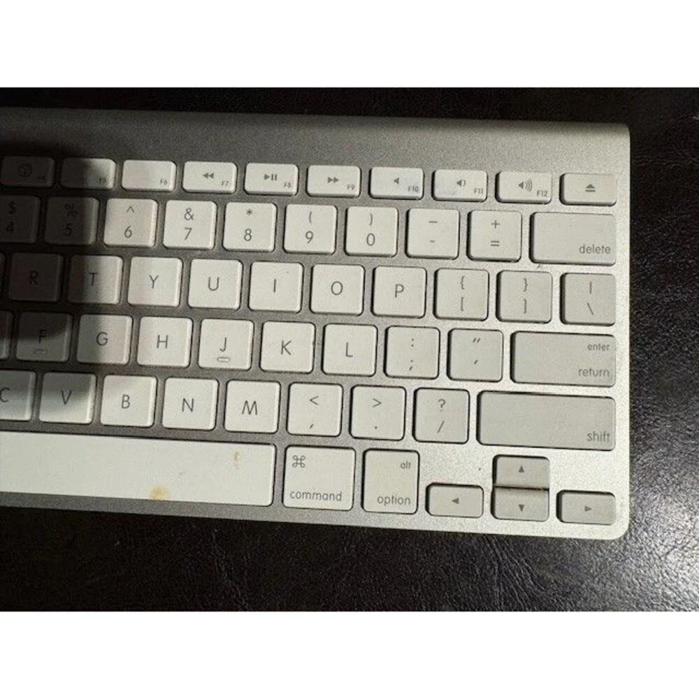 Apple Wireless Keyboard‎ Bluetooth White Model# A1255 2007